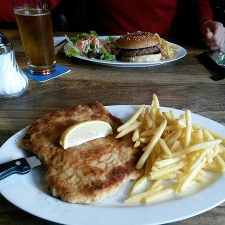 Dillinger Chicago Bar'n Grill